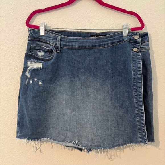 Judy Blue Distressed Denim Wrap Skort - Picture 4 of 11